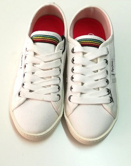 Sneakers con dettaglio banda a righe colorate su linguetta e retro,logo in rilievo su suola in gomma PEPE JEANS