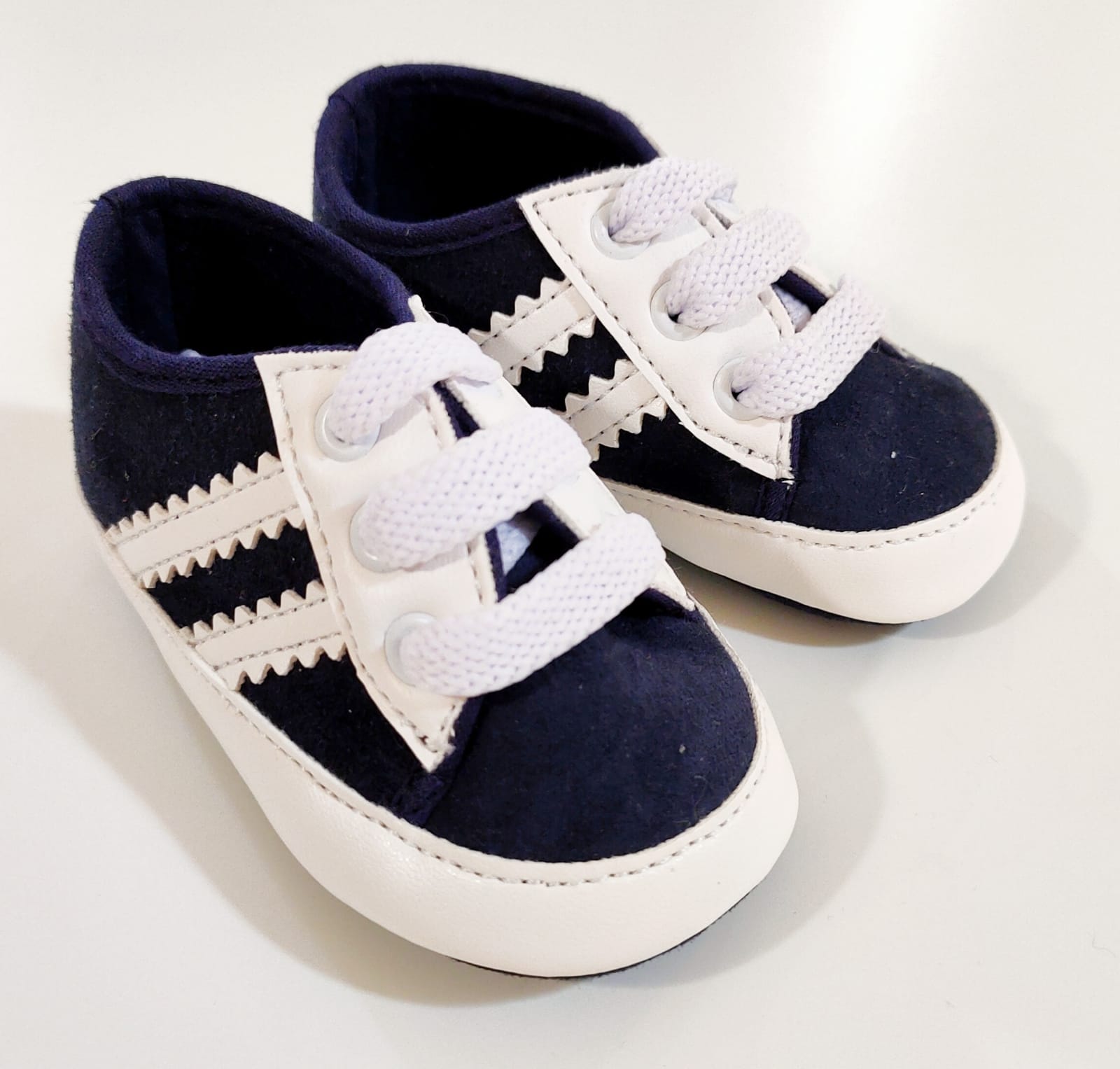 Scarpe in camoscio con bande laterali LE BEBE