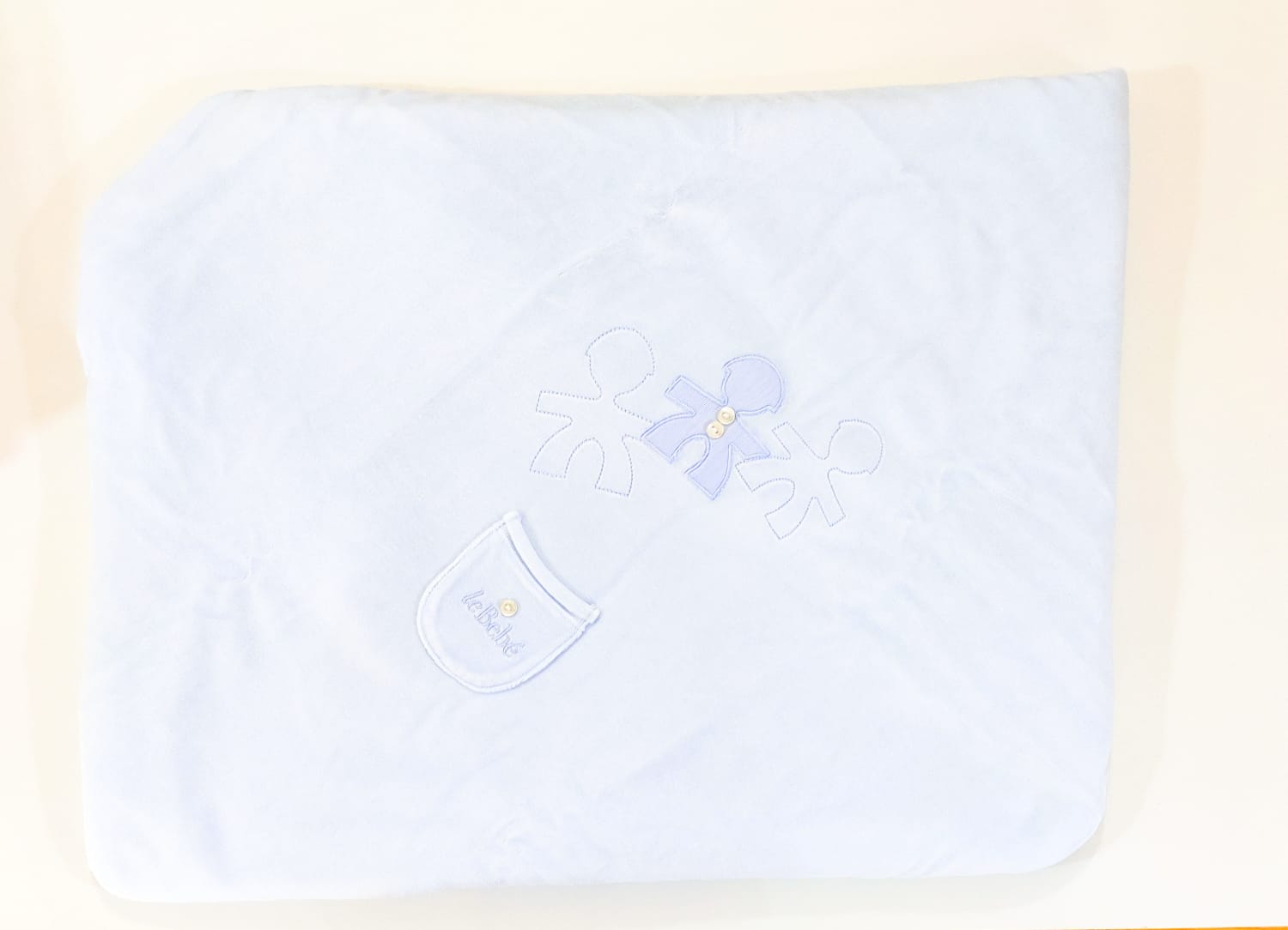 Coperta in ciniglia con stampa bimbi e taschino taglio vivo con logo LE BEBE