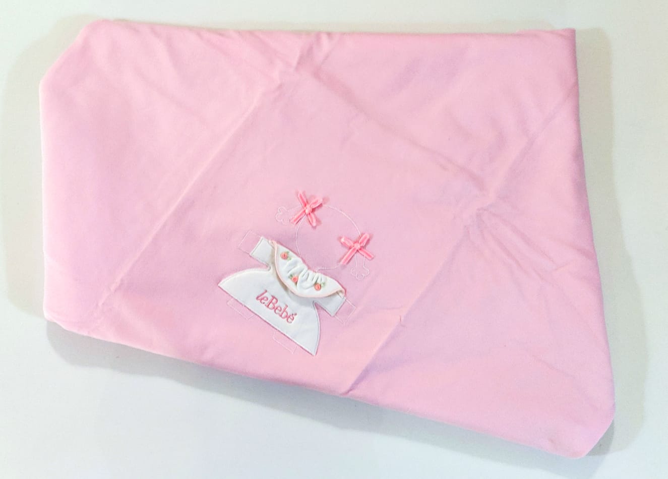 Coperta stampa bimba con vestito bianco e fiocchi LE BEBE