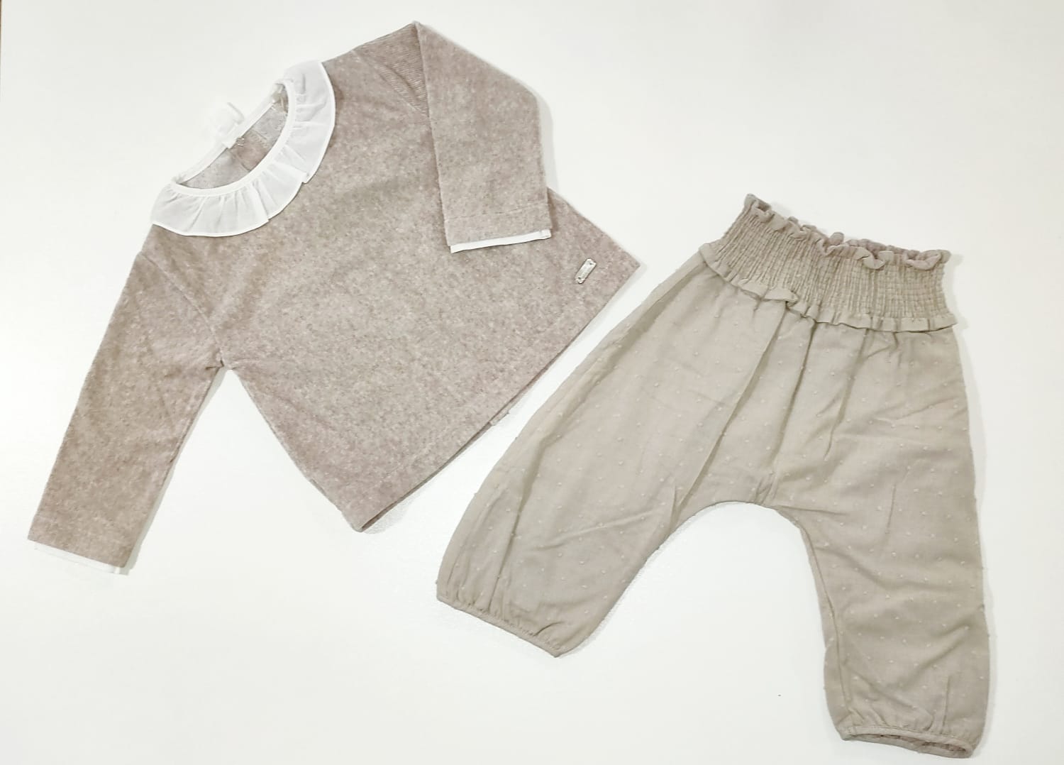 Completo 2pz con maglia a costine e collo con volant e pantalone con fascia elasticizzata LARANJINHA