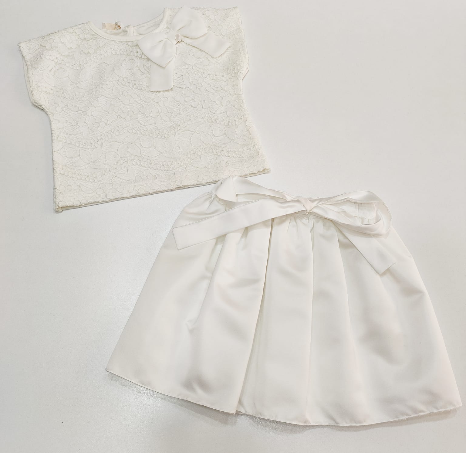 Completo 2 pz t-shirt in pizzo e gonna in raso NINNAOH