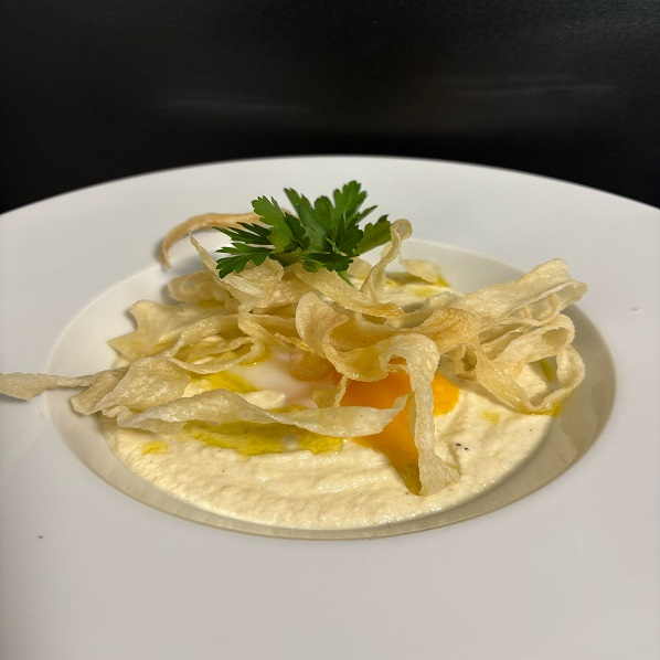 VELLUTATA DI PASTINACA, UOVO POCHE’ E PASTINACA FRITTA