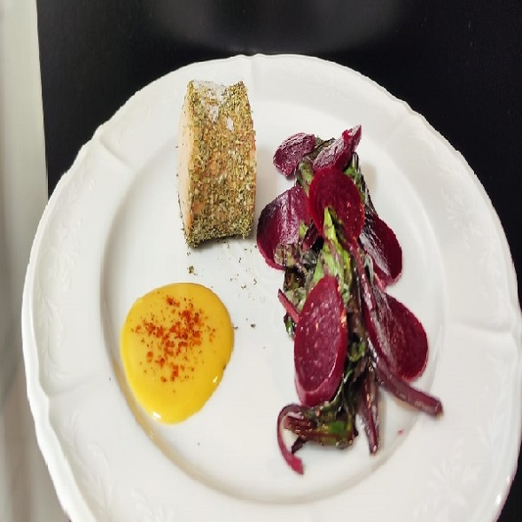 FILETTO DI MAIALE CBT, PANATURA ALLE ERBE, SENAPE DI DIGIONE MAIO, RAPA ROSSA E LE SUE FOGLIE