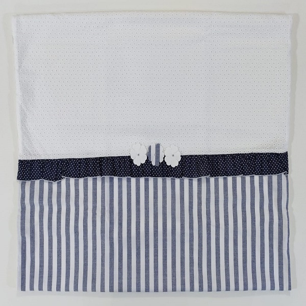 Copertina in pizzo sangallo bianco e a righe in lino bianco e blu con rouches a pois e fiori TETO E TATTA