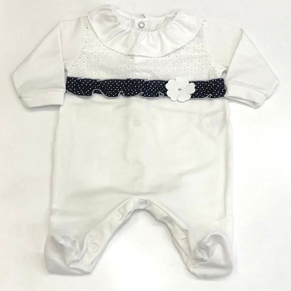 Tutina jersey bianca con pizzo sangallo rouches blu a pois e applicazione fiore con strass TETO E TATTA