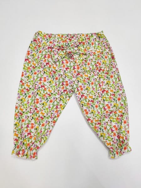 Pantalone fantasia floreale con applicazione fiocco e ciondolo logo in vita, elastico sul fondo MISS BLUMARINE 