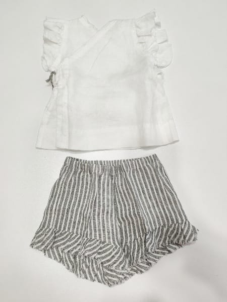 Completo 2 pezzi blusa bianca in lino annodata sul retro e short in lino a righe bianco e grigio IL GUFO  